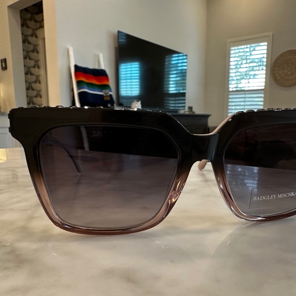 BRAND NEW Badgley Mischka Stephane Sunglasses Dove main image 6